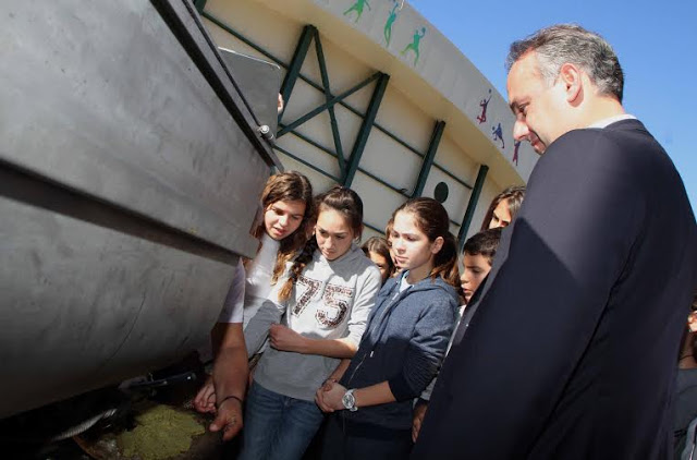 Παραγωγή ελαιόλαδου με τη συμμετοχή μαθητών στο δήμο Γλυφάδας - Φωτογραφία 3
