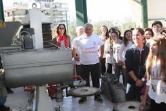 Παραγωγή ελαιόλαδου με τη συμμετοχή μαθητών στο δήμο Γλυφάδας