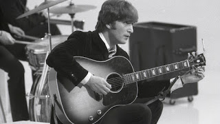 Δε φαντάζεστε πόσο πουλήθηκε κιθάρα του Τζον Λένον - Φωτογραφία 1