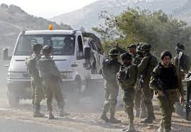 Παλαιστίνιος πέφτει με αυτοκίνητο σε ομάδα Ισραηλινών - Φωτογραφία 1