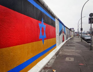 Οι Γερμανοί προσπαθούν να σώσουν το Τείχος του Βερολίνου από τους τουρίστες - Φωτογραφία 1