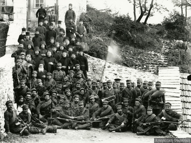 7402 - Φωτογραφίες των Ελληνικών Στρατευμάτων εντός του Αγίου Όρους, τις πρώτες ημέρες μετά την Απελευθέρωση (Νοέμβριος 1912) - Φωτογραφία 8