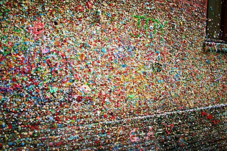 Επιτέλους θα καθαριστεί μετά από 20 χρόνια ο τοίχος με τις χιλιάδες...τσίχλες [photos] - Φωτογραφία 8
