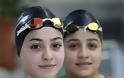 Απίστευτο: Αδερφές κολυμβήτριες από τη Συρία κολύμπησαν τρεις ώρες για να φθάσουν στη Μυτιλήνη [photos] - Φωτογραφία 2