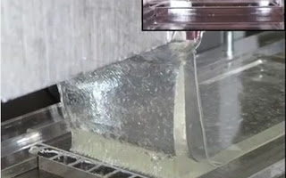 Σούπερ κόλλα με 90% νερό [video] - Φωτογραφία 1