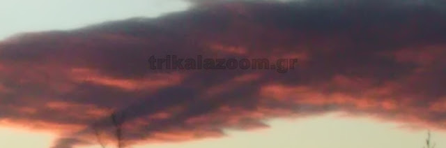 Σοκαριστικό φαινόμενο στα Τρίκαλα: Σύννεφα απο κόκκινα έγιναν μαύρα μέσα σε λίγα λεπτά! [photos] - Φωτογραφία 2