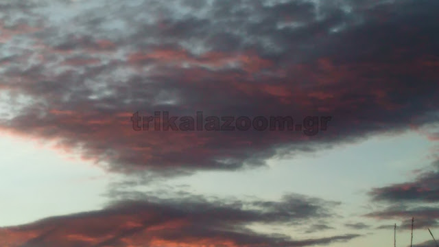 Σοκαριστικό φαινόμενο στα Τρίκαλα: Σύννεφα απο κόκκινα έγιναν μαύρα μέσα σε λίγα λεπτά! [photos] - Φωτογραφία 5