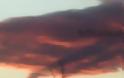 Σοκαριστικό φαινόμενο στα Τρίκαλα: Σύννεφα απο κόκκινα έγιναν μαύρα μέσα σε λίγα λεπτά! [photos] - Φωτογραφία 2