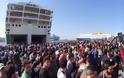 Περίπου 2500 πρόσφυγες έφτασαν και σήμερα στο λιμάνι του Πειραιά