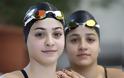Αδελφές κολυμβήτριες από την Συρία κολύμπησαν τρεις ώρες για να φτάσουν στη Λέσβο - Φωτογραφία 6