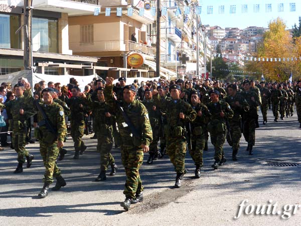 Η στρατιωτική παρέλαση της 103ης επετείου απελευθέρωσης της Καστοριάς (φωτογραφίες – βίντεο) - Φωτογραφία 12