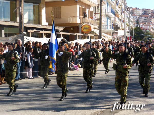 Η στρατιωτική παρέλαση της 103ης επετείου απελευθέρωσης της Καστοριάς (φωτογραφίες – βίντεο) - Φωτογραφία 14