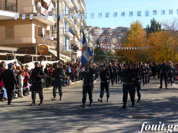 Η στρατιωτική παρέλαση της 103ης επετείου απελευθέρωσης της Καστοριάς (φωτογραφίες – βίντεο) - Φωτογραφία 17