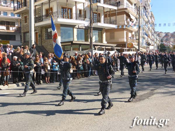 Η στρατιωτική παρέλαση της 103ης επετείου απελευθέρωσης της Καστοριάς (φωτογραφίες – βίντεο) - Φωτογραφία 18