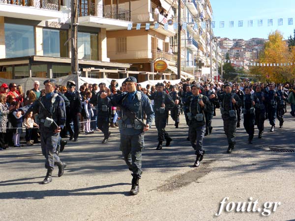 Η στρατιωτική παρέλαση της 103ης επετείου απελευθέρωσης της Καστοριάς (φωτογραφίες – βίντεο) - Φωτογραφία 19