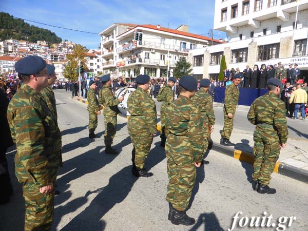 Η στρατιωτική παρέλαση της 103ης επετείου απελευθέρωσης της Καστοριάς (φωτογραφίες – βίντεο) - Φωτογραφία 2