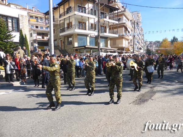 Η στρατιωτική παρέλαση της 103ης επετείου απελευθέρωσης της Καστοριάς (φωτογραφίες – βίντεο) - Φωτογραφία 20