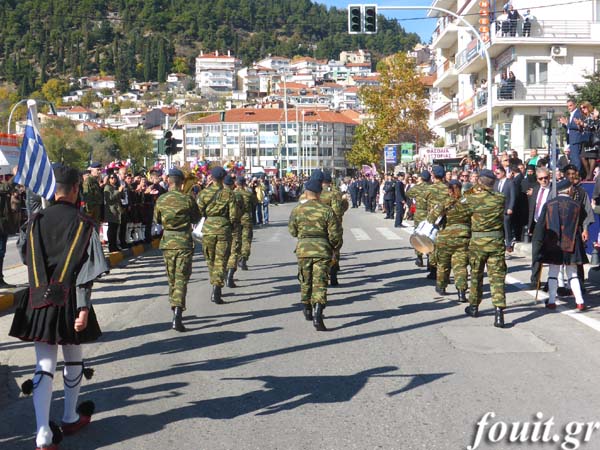 Η στρατιωτική παρέλαση της 103ης επετείου απελευθέρωσης της Καστοριάς (φωτογραφίες – βίντεο) - Φωτογραφία 21