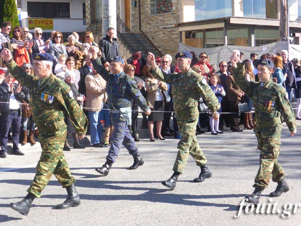 Η στρατιωτική παρέλαση της 103ης επετείου απελευθέρωσης της Καστοριάς (φωτογραφίες – βίντεο) - Φωτογραφία 5