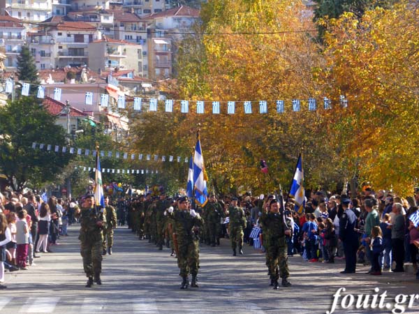 Η στρατιωτική παρέλαση της 103ης επετείου απελευθέρωσης της Καστοριάς (φωτογραφίες – βίντεο) - Φωτογραφία 7