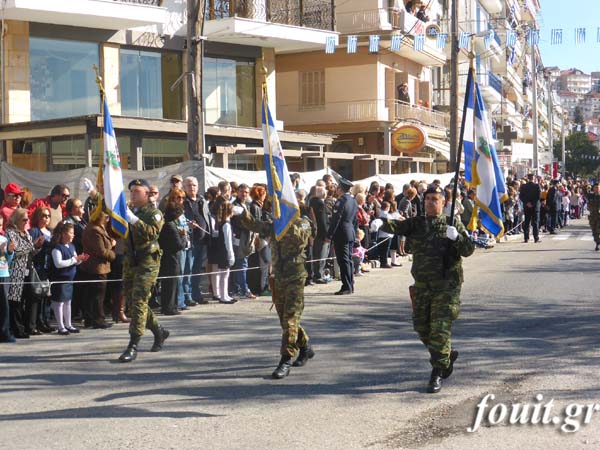 Η στρατιωτική παρέλαση της 103ης επετείου απελευθέρωσης της Καστοριάς (φωτογραφίες – βίντεο) - Φωτογραφία 9