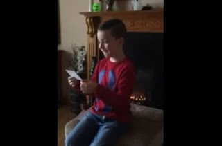 Η συγκίνηση ενός 6χρονου όταν μαθαίνει ότι θα αποκτήσει αδελφάκι [video] - Φωτογραφία 1