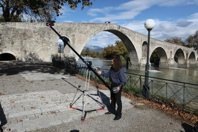 Εκδήλωση αφιερωμένη στο ιστορικό γεφύρι της Άρτας με προβολή ντοκιμαντέρ του Βασίλη Γκανιάτσα - Φωτογραφία 3