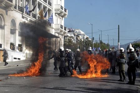 Με μεγάλη συμμετοχή η γενική απεργία κατά της λιτότητας - Φωτογραφία 14