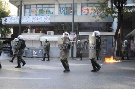 Με μεγάλη συμμετοχή η γενική απεργία κατά της λιτότητας - Φωτογραφία 16