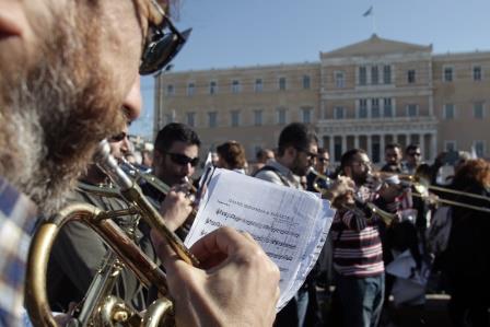 Με μεγάλη συμμετοχή η γενική απεργία κατά της λιτότητας - Φωτογραφία 6