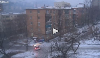 Τα αυτοκίνητα κάνουν... πατινάζ σε δρόμο της Ρωσίας [video] - Φωτογραφία 1