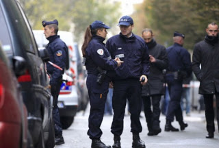 Δύο νεκροί και επτά τραυματίες από πυροβολισμούς στο Παρίσι - Φωτογραφία 1