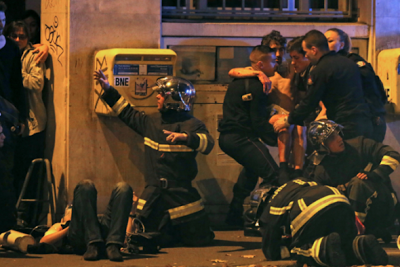 Τρόμος στην κόλαση του Παρισιού – Στους 140 οι νεκροί - Φωτογραφία 1