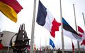 Μεσίστια οι σημαίες στο ΝΑΤΟ
