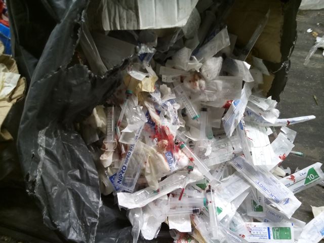 Βόμβα μέσα στα υλικά της ανακύκλωσης και «βόμβα» στη Δημόσια Υγεία με τα ιατρικά απόβλητα! [photos] - Φωτογραφία 4