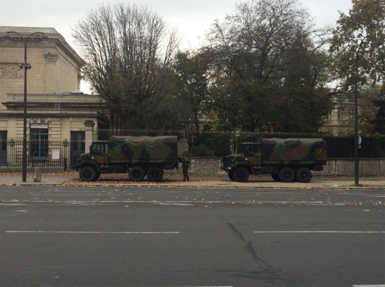 Ο στρατός φυλάει τη Βουλή στη Γαλλία - Φωτογραφία 2