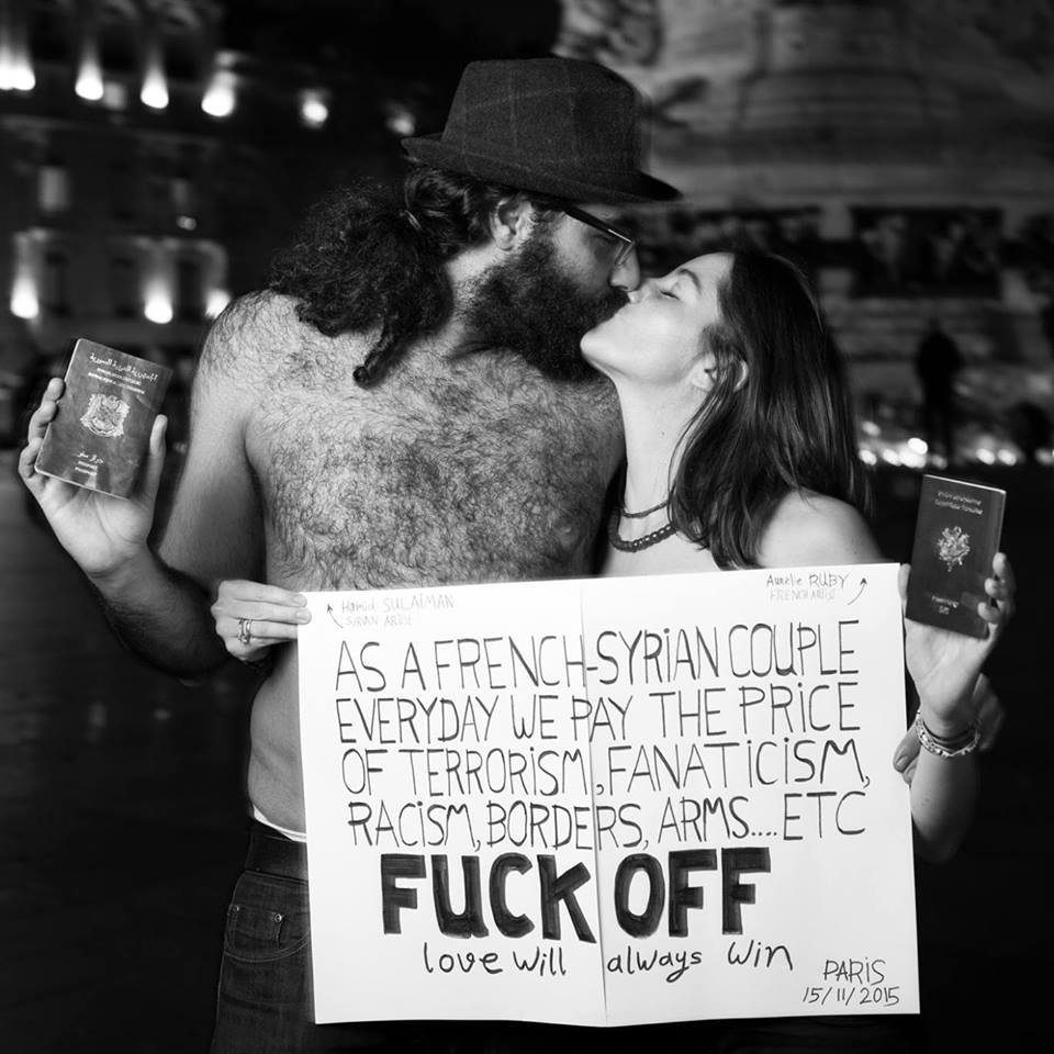 Εκείνη Γαλλίδα, εκείνος Σύριος - Το φιλί ενός ζευγαριού στο Παρίσι δίνει απάντηση στην τρομοκρατία [photos] - Φωτογραφία 2