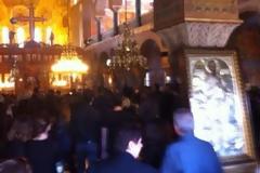 Βουβός θρήνος και αβάσταχτος πόνος στην κηδεία του Νίκου Καραπάνου