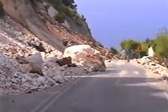 Απίστευτες εικόνες καταστροφής από τον σεισμό που σάρωσε τη Λευκάδα... [photos]