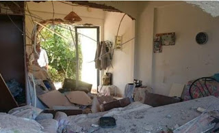 Εικόνες - ΣΟΚ: Δείτε το σπίτι της άτυχης γυναίκας στη Λευκάδα που το διαπέρασε ο βράχος - Φωτογραφία 1
