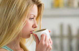 Γιατί δεν πρέπει ποτέ να πίνετε σκέτο καφέ το πρωί; - Φωτογραφία 1