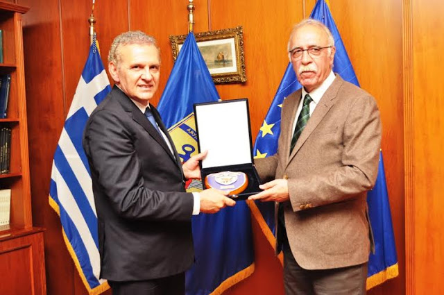 Συνάντηση ΑΝΥΕΘΑ Δημήτρη Βίτσα με τον Επίτροπο της Κύπρου για ανθρωπιστικά θέματα Φώτη Φωτίου - Φωτογραφία 1