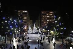 Αναβάλλεται η επίσημη φωταγώγηση της Αθήνας ενόψει Χριστουγέννων