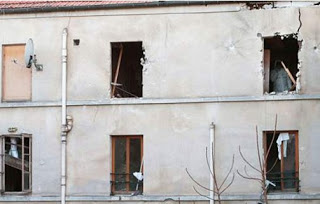 Αυτό είναι το μισογκρεμισμένο διαμέρισμα στο οποίο έγινε η έφοδος στο Σεν Ντενί [photos] - Φωτογραφία 1