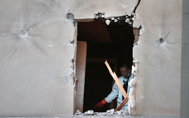 Αυτό είναι το μισογκρεμισμένο διαμέρισμα στο οποίο έγινε η έφοδος στο Σεν Ντενί [photos] - Φωτογραφία 3
