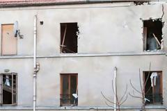 Αυτό είναι το μισογκρεμισμένο διαμέρισμα στο οποίο έγινε η έφοδος στο Σεν Ντενί [photos]