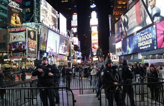 «Τρομοφόβος» σε Ευρώπη και ΗΠΑ για νέα χτυπήματα ενόψει Χριστουγέννων - Φωτογραφία 1