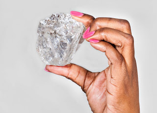 Το μεγαλύτερο διαμάντι εδώ κι έναν αιώνα ανακαλύφθηκε στην Botswana - Φωτογραφία 1