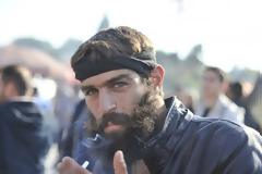 Ο κτηνοτρόφος που άναψε φωτιές στο Σύνταγμα και μετά σε όλο το διαδίκτυο [photos]
