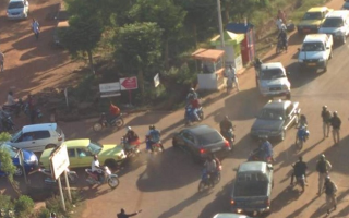 ΤΩΡΑ: Οι Τζιχαντιστές κρατούν ομήρους σε ξενοδοχείο στο Μάλι.... - Φωτογραφία 1